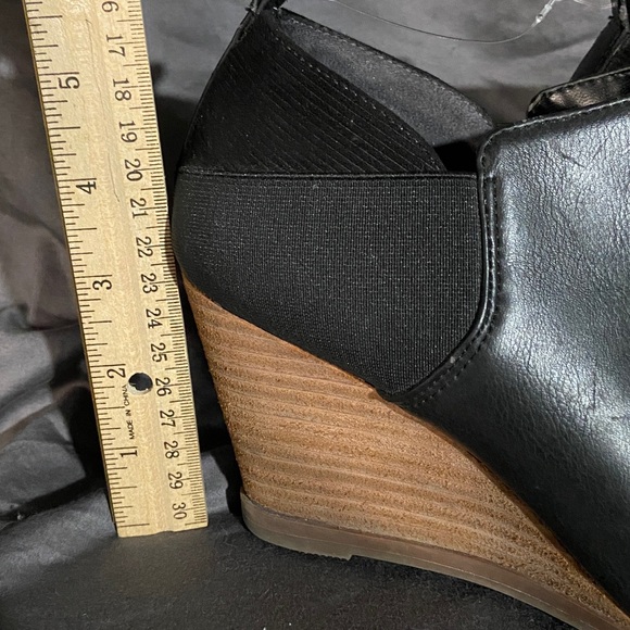 Clarks Classic Black Leather wedge boots - Picture 3 of 8